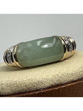 14K Yellow Gold Green Jade Diamond Ring 3.6 Grams Size 6.75